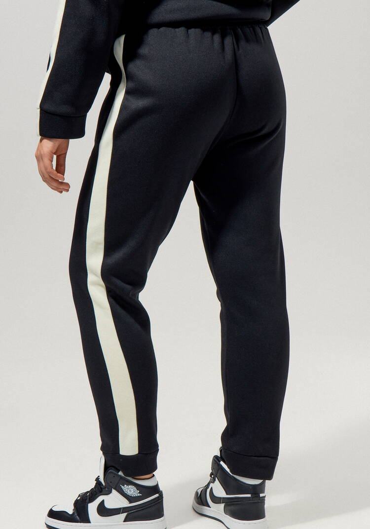 Костюм спортивный с комбинированной вставкой шир.  750, рис. 4