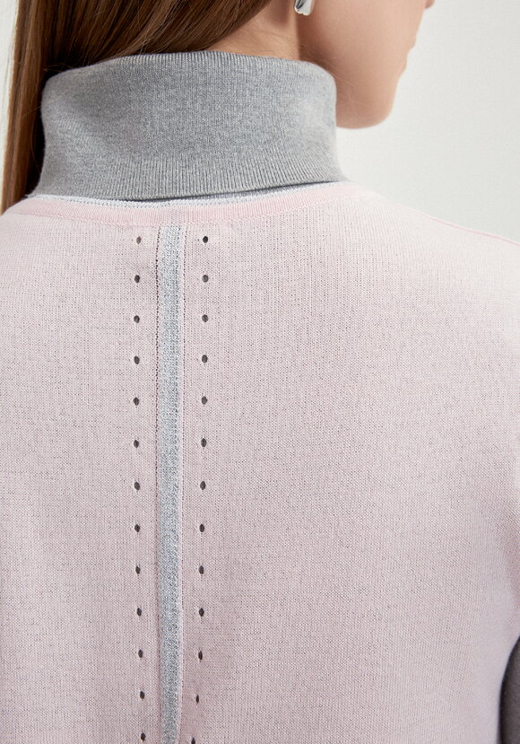 Топ с V-образным вырезом шир.  580, рис. 22