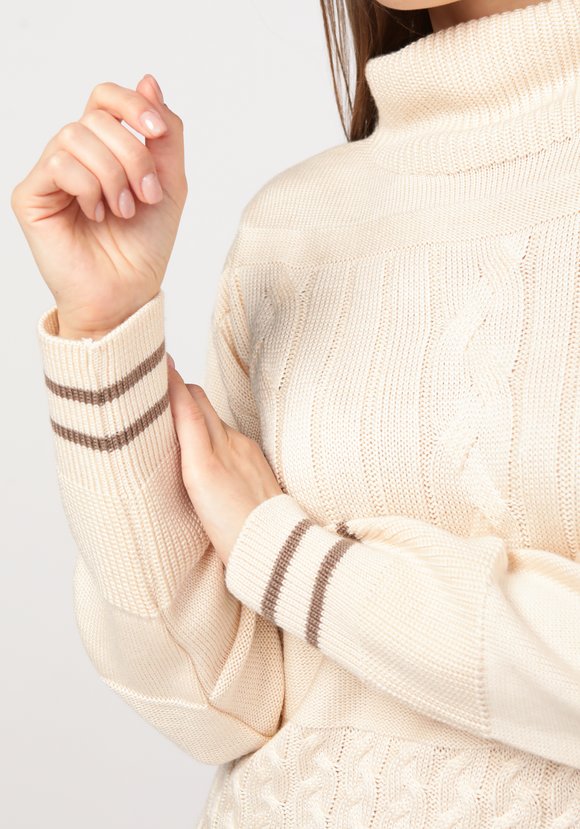 Свитер женский с эффектом структурных кос шир.  580, рис. 10