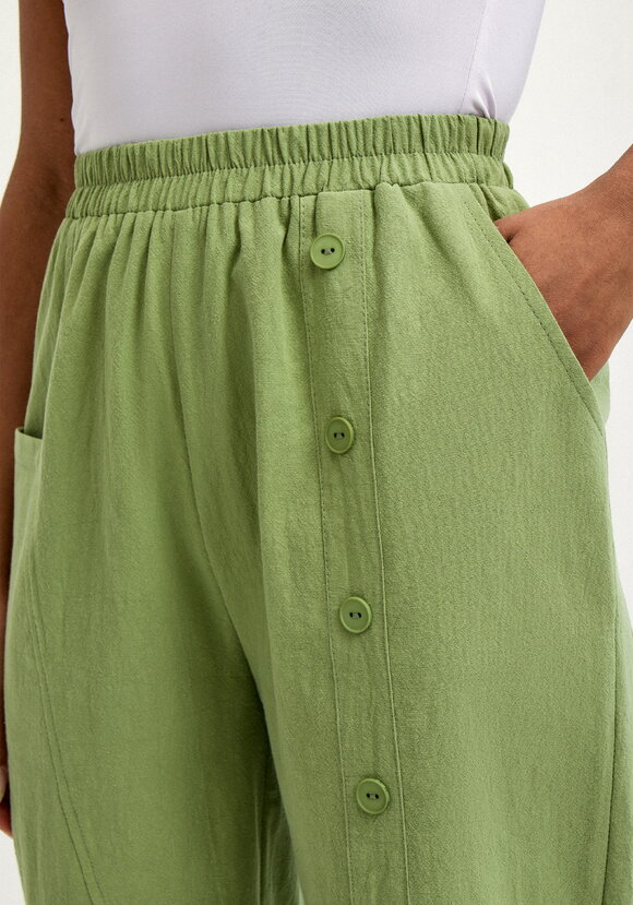 Брюки с декоративной планкой и карманами шир.  580, рис. 5