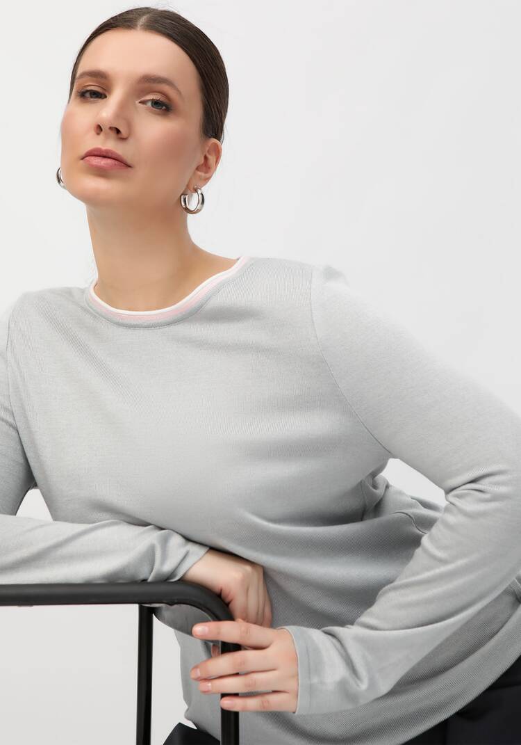 Джемпер с контрастной окантовкой горловины шир.  750, рис. 13