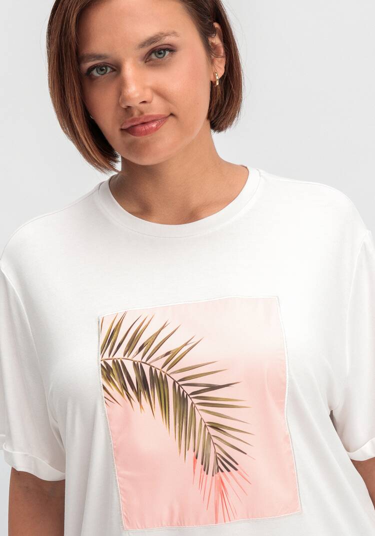 Футболка с принтом-аппликацией шир.  750, рис. 5