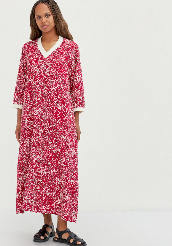 Платье А-силуэта с контрастной отделкой шир.  580, рис. 12