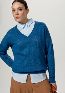 Джемпер с V-образным вырезом ажурный