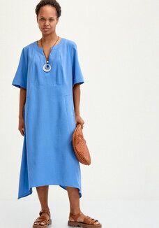 Платье свободного кроя с подвеской