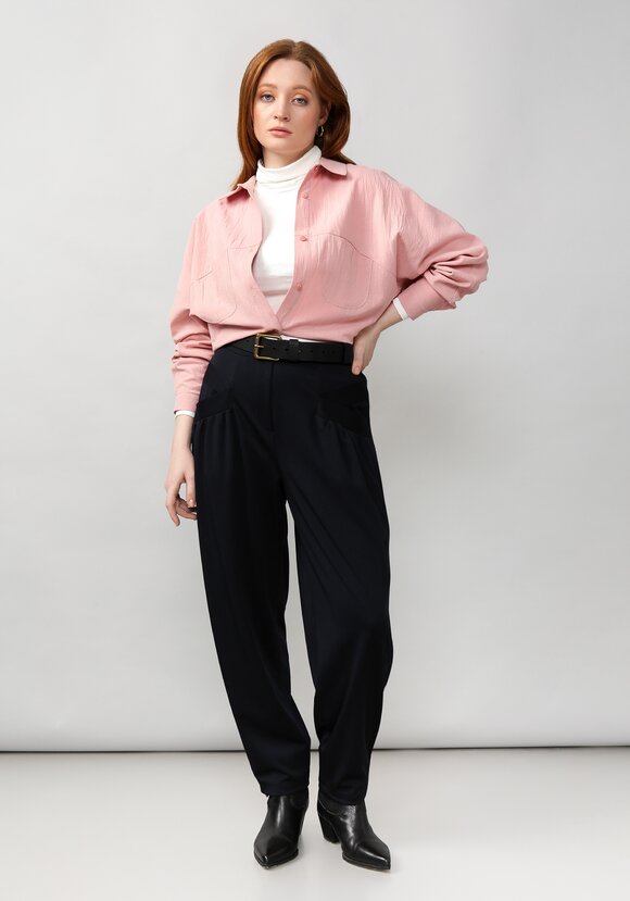 Брюки женские со сборкой на карманах шир.  580, рис. 21