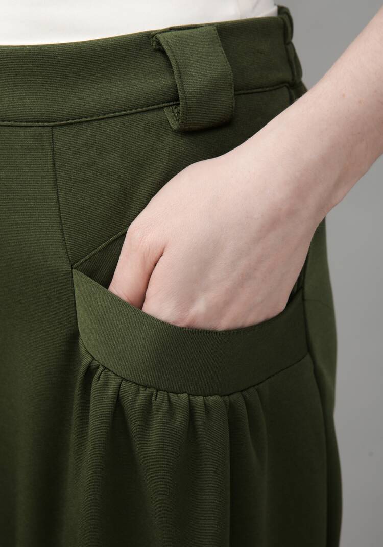 Брюки женские со сборкой на карманах шир.  750, рис. 32