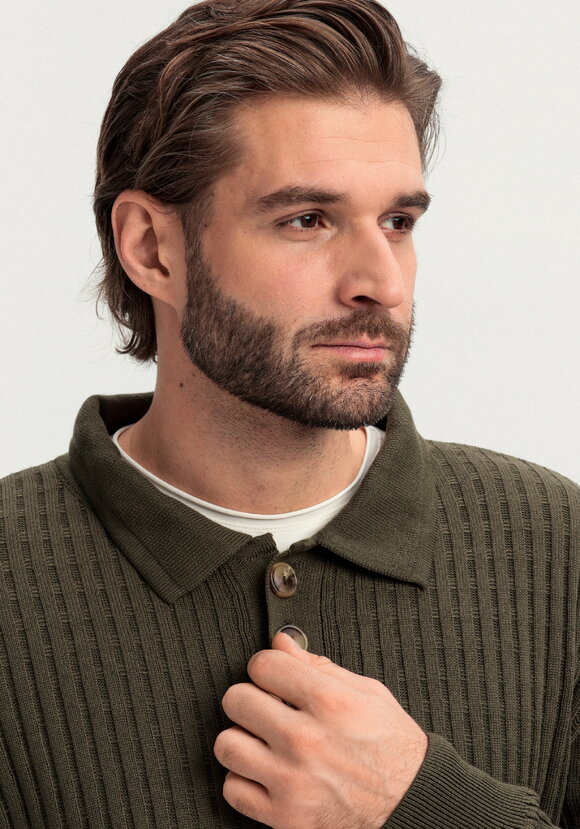 Джемпер с воротником-поло на пуговицах шир.  580, рис. 14