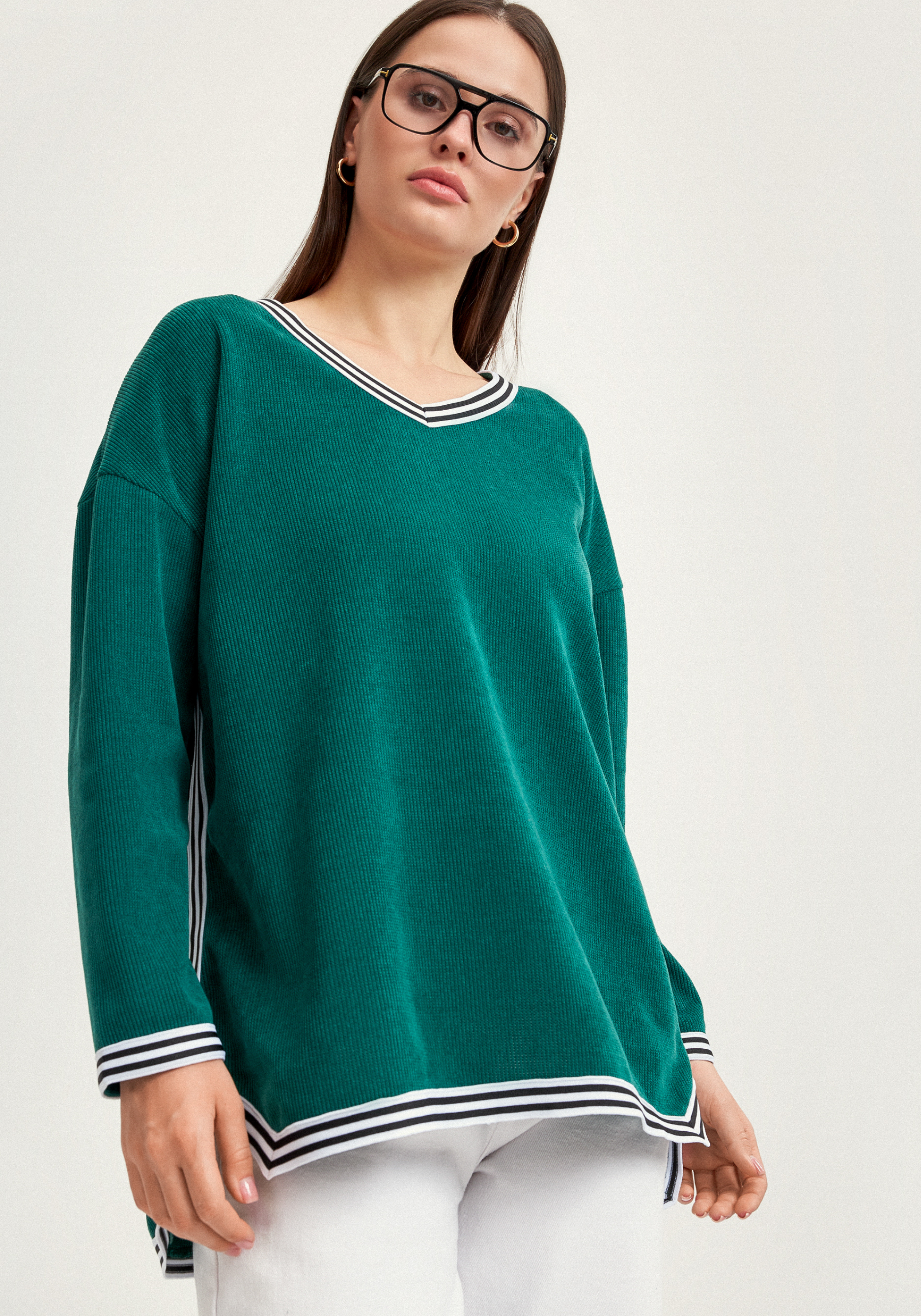 Джемпер с V-образным вырезом горловины