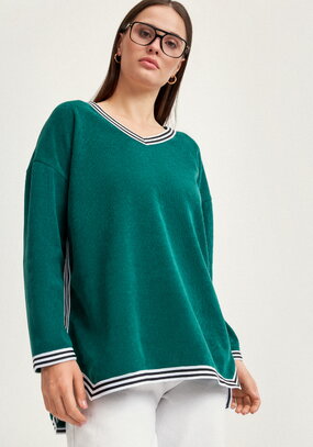 Джемпер с V-образным вырезом горловины