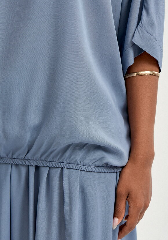 Блуза с V-образным вырезом свободная шир.  580, рис. 7