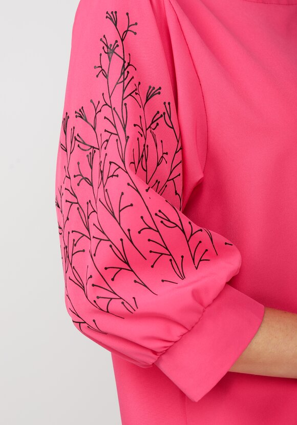 Блуза с оригинальным принтом на рукавах шир.  580, рис. 16