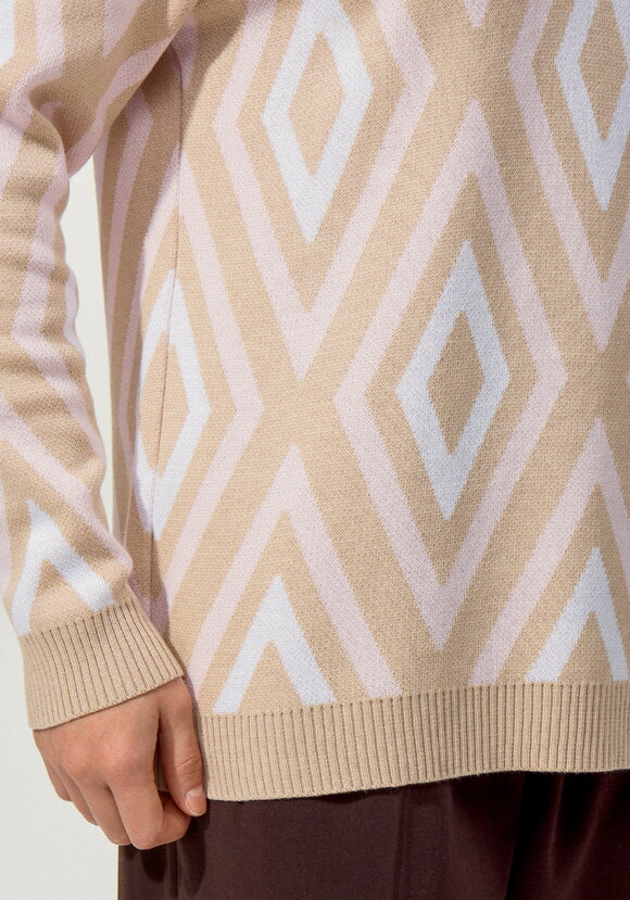 Джемпер с геометрическим рисунком шир.  580, рис. 41