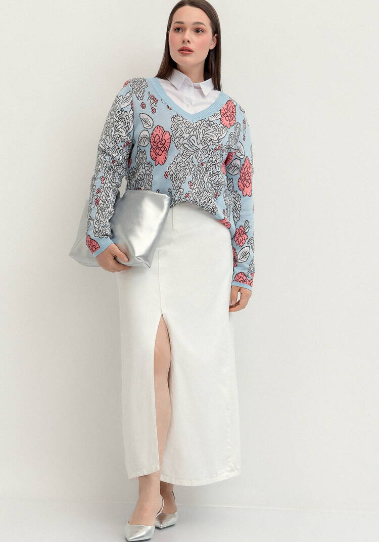 Пуловер с V-образным вырезом и ярким принтом шир.  750, рис. 8