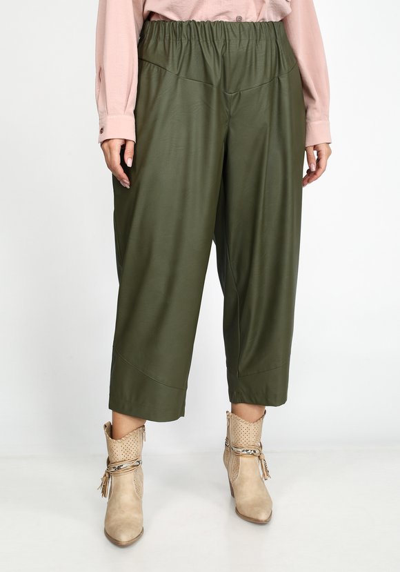 Брюки из экокожи на резинке шир.  580, рис. 16