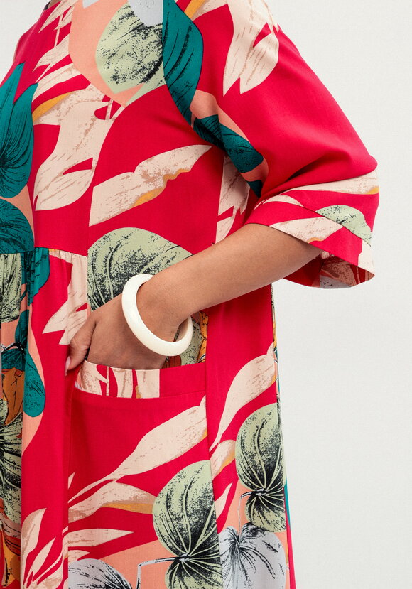 Платье из штапеля с тропическим принтом шир.  580, рис. 21