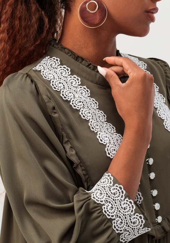 Платье с воротником-стойкой и кружевом шир.  580, рис. 6