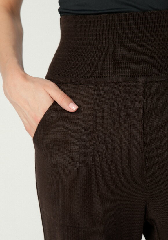 Брюки зауженные книзу шир.  580, рис. 41