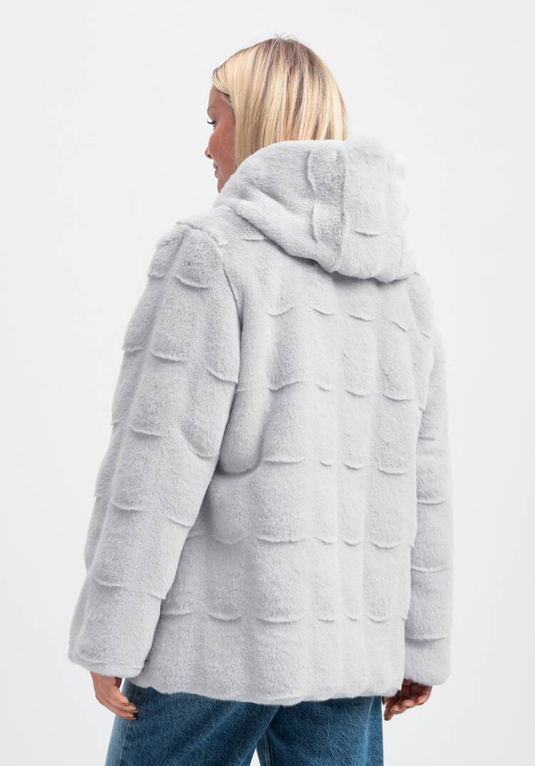 Шуба фактурная с капюшоном и брошью шир.  750, рис. 22