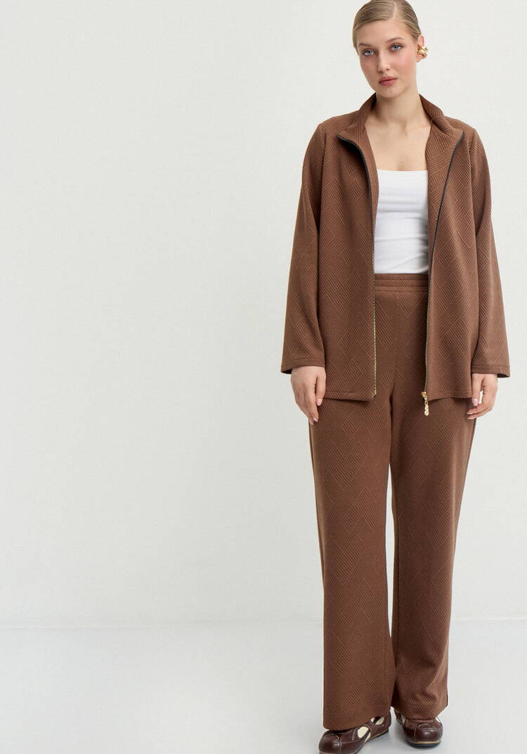 Брюки с фактурным принтом прямые шир.  750, рис. 12