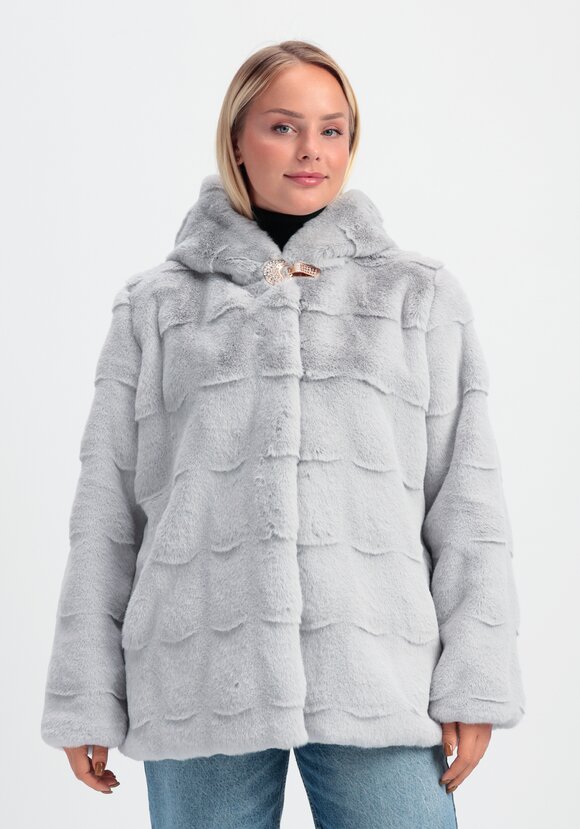 Шуба фактурная с капюшоном и брошью шир.  580, рис. 23