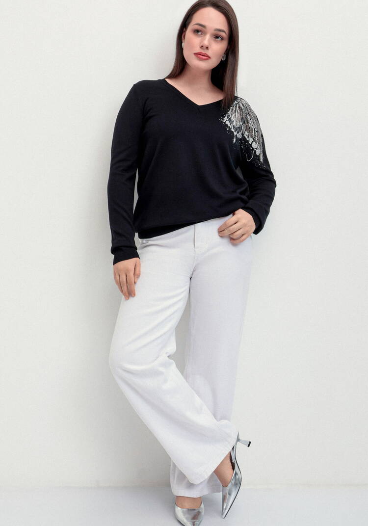 Джемпер с V-образным вырезом и рисунком шир.  750, рис. 17