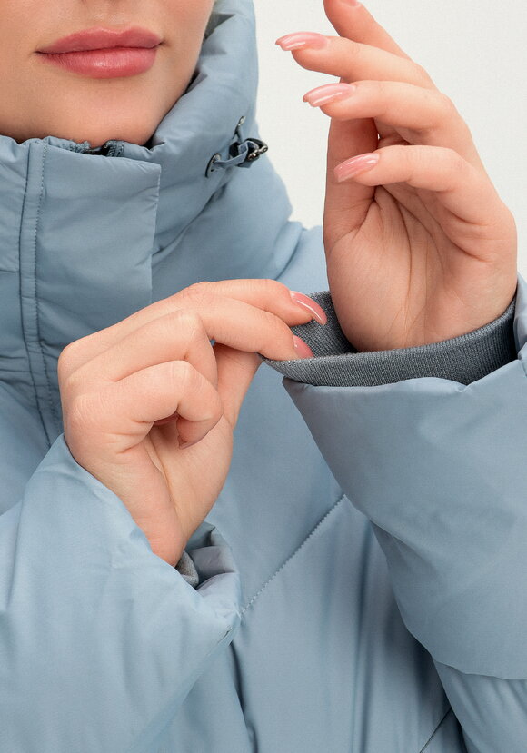 Пуховик стеганый свободного кроя с капюшоном шир.  580, рис. 49