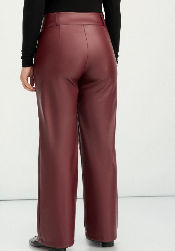 Брюки прямого кроя из экокожи шир.  580, рис. 3