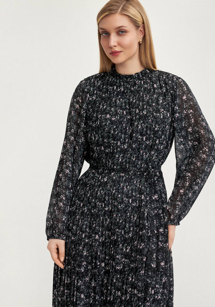 Платье гофре с рюшей по горловине шир.  750, рис. 7