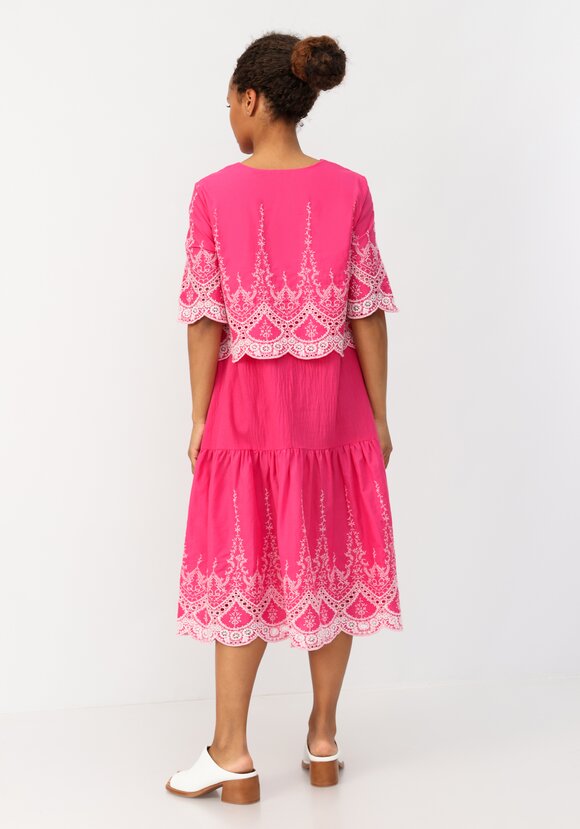 Платье свободного кроя с вышивкой шир.  580, рис. 37