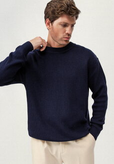 Джемпер классического кроя