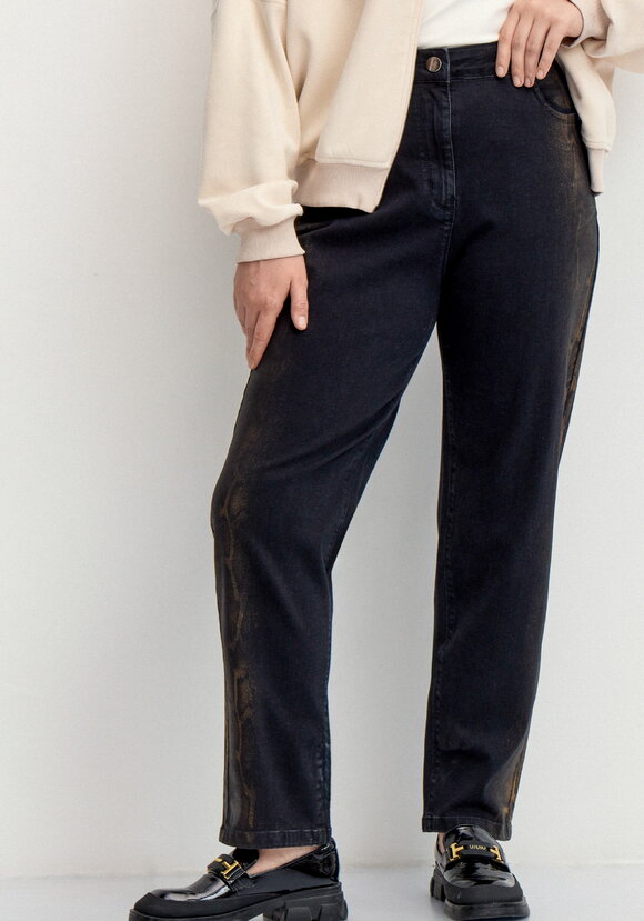 Джинсы со змеиным принтом и напылением шир.  580, рис. 9