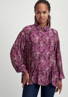 Блуза со сборкой в рельефах