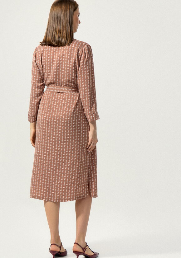 Платье-рубашка с воротником-стойкой шир.  580, рис. 3