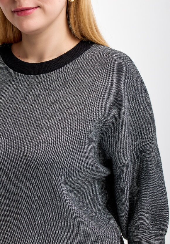 Джемпер с декором и рукавом 3/4 шир.  580, рис. 17