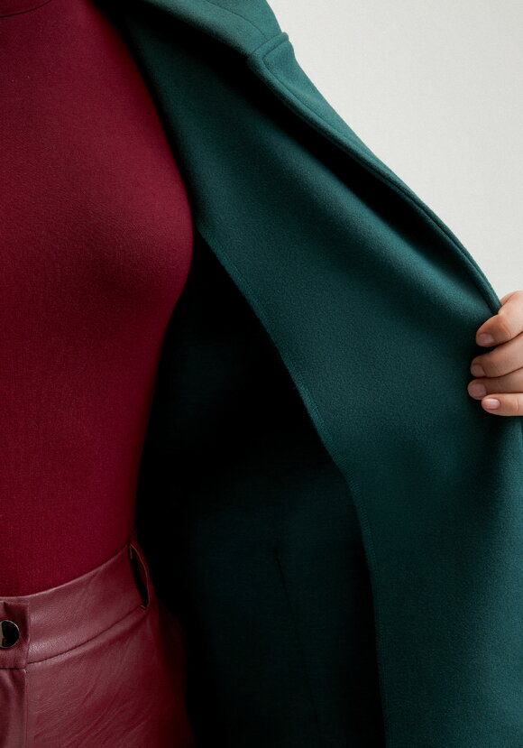 Пальто удлиненное на запах с разрезами шир.  580, рис. 48