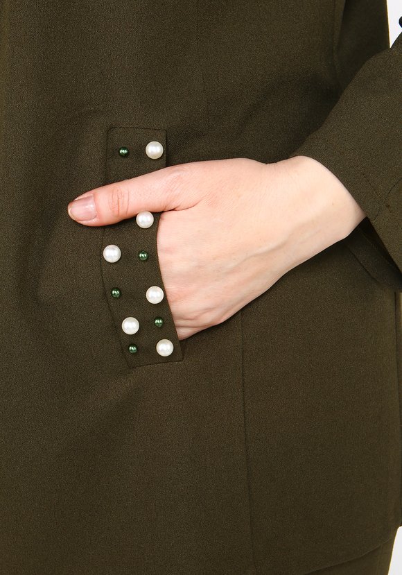 Костюм однотонный с отделкой из бусин шир.  580, рис. 4