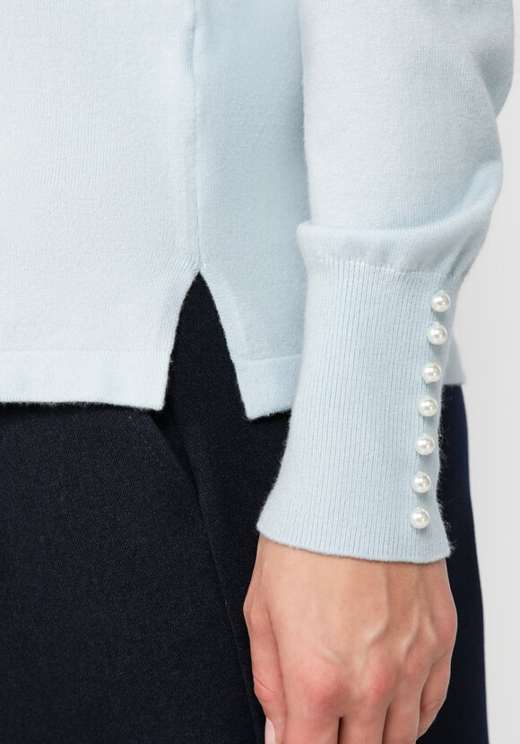 Джемпер с декором из жемчуга по горловине шир.  580, рис. 28