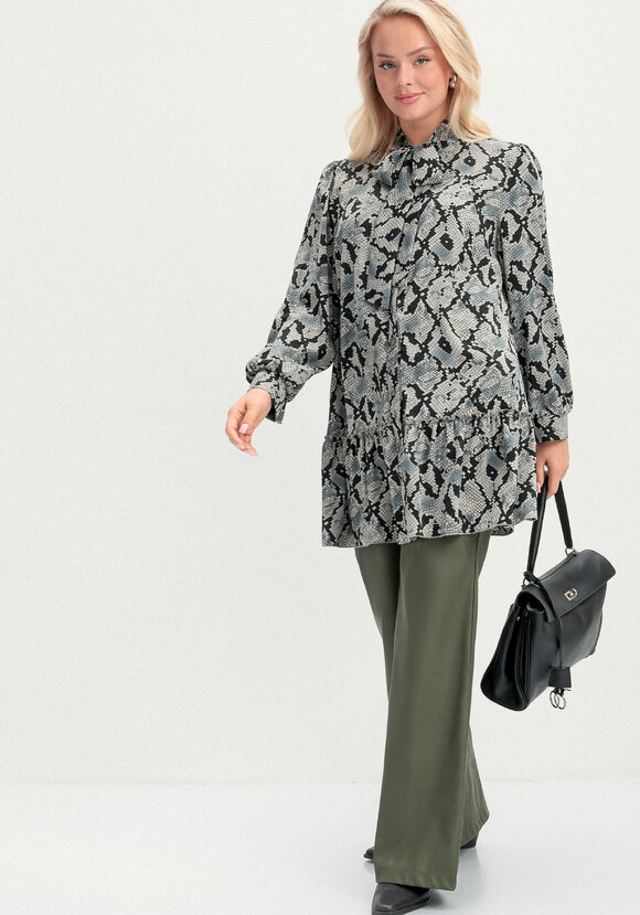 Туника свободного кроя с воланом по низу шир.  580, рис. 9