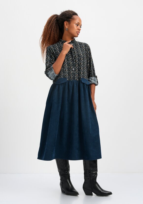 Платье комбинированное с воротником-стойкой шир.  580, рис. 1