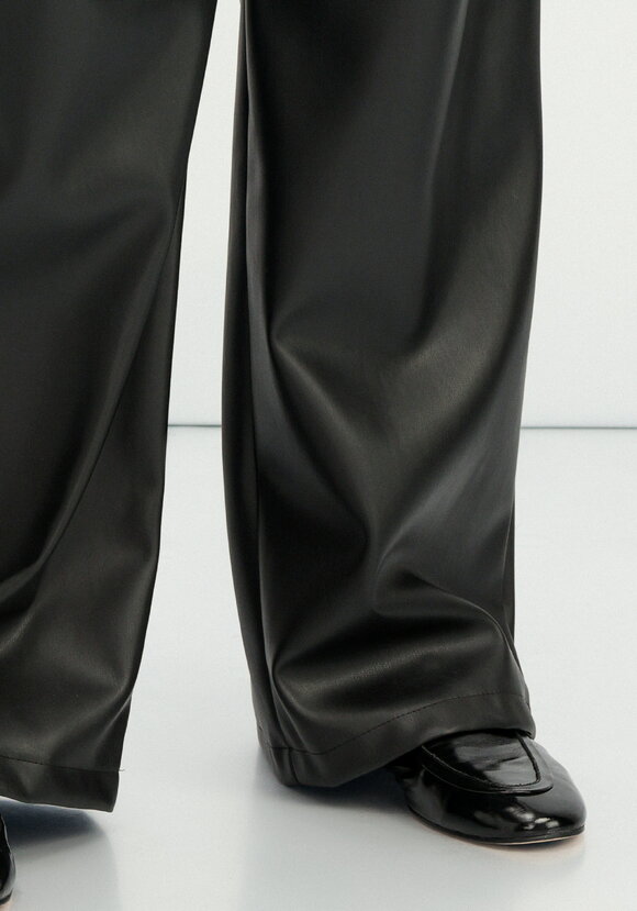 Брюки прямого кроя из экокожи шир.  580, рис. 12