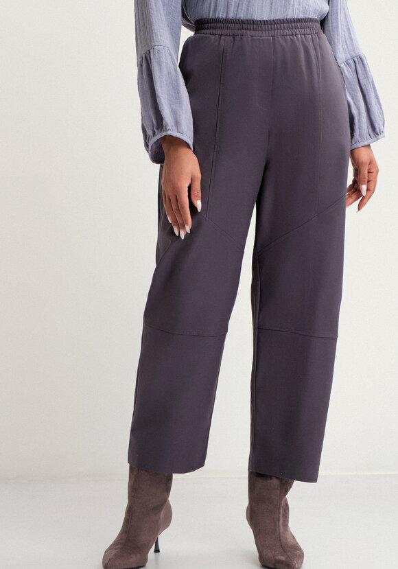 Брюки бананы с конструктивными линиями шир.  580, рис. 19