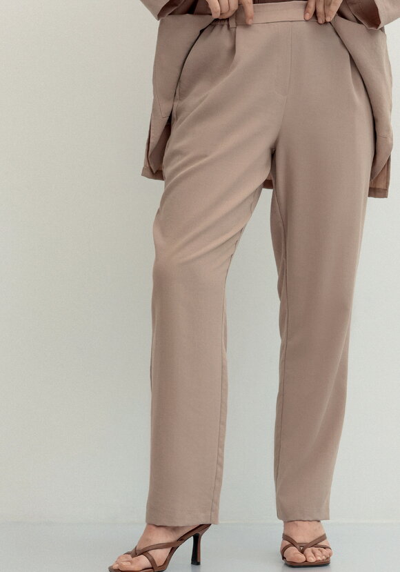 Брюки прямого кроя на резинке по поясу шир.  580, рис. 16