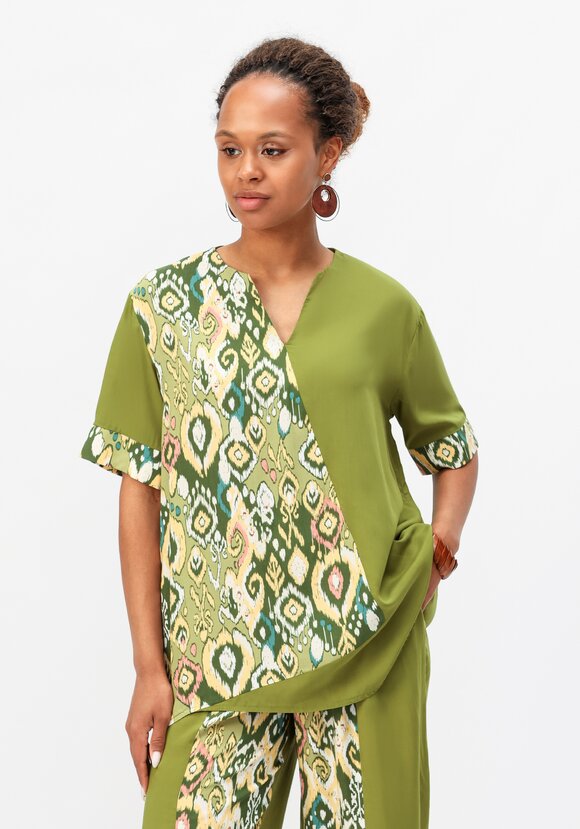 Костюм с асимметричными вставками шир.  580, рис. 19