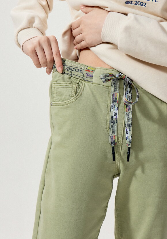 Джинсы с принтом по поясу шир.  580, рис. 31