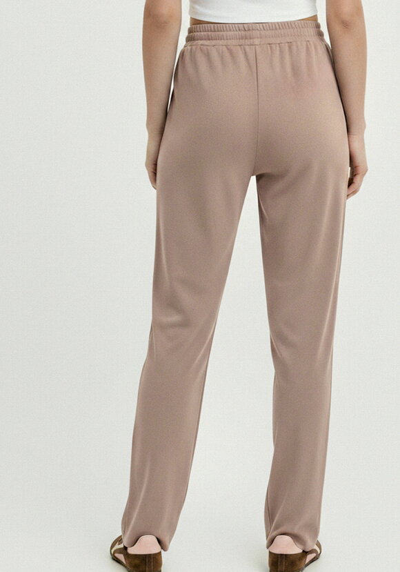 Брюки прямые трикотажные на резинке шир.  580, рис. 28