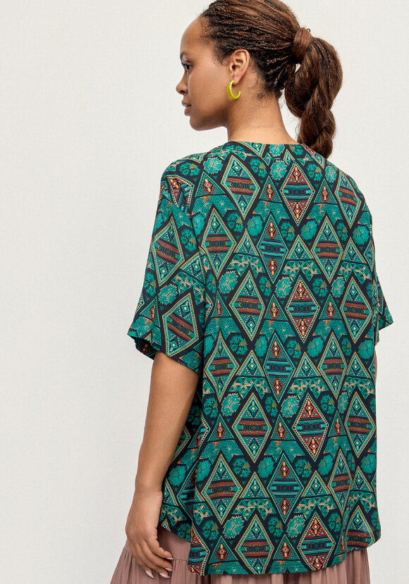 Блуза из штапеля с этническим рисунком шир.  580, рис. 10