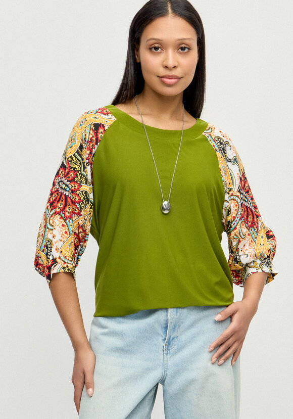 Блуза с цветными рукавами шир.  580, рис. 1