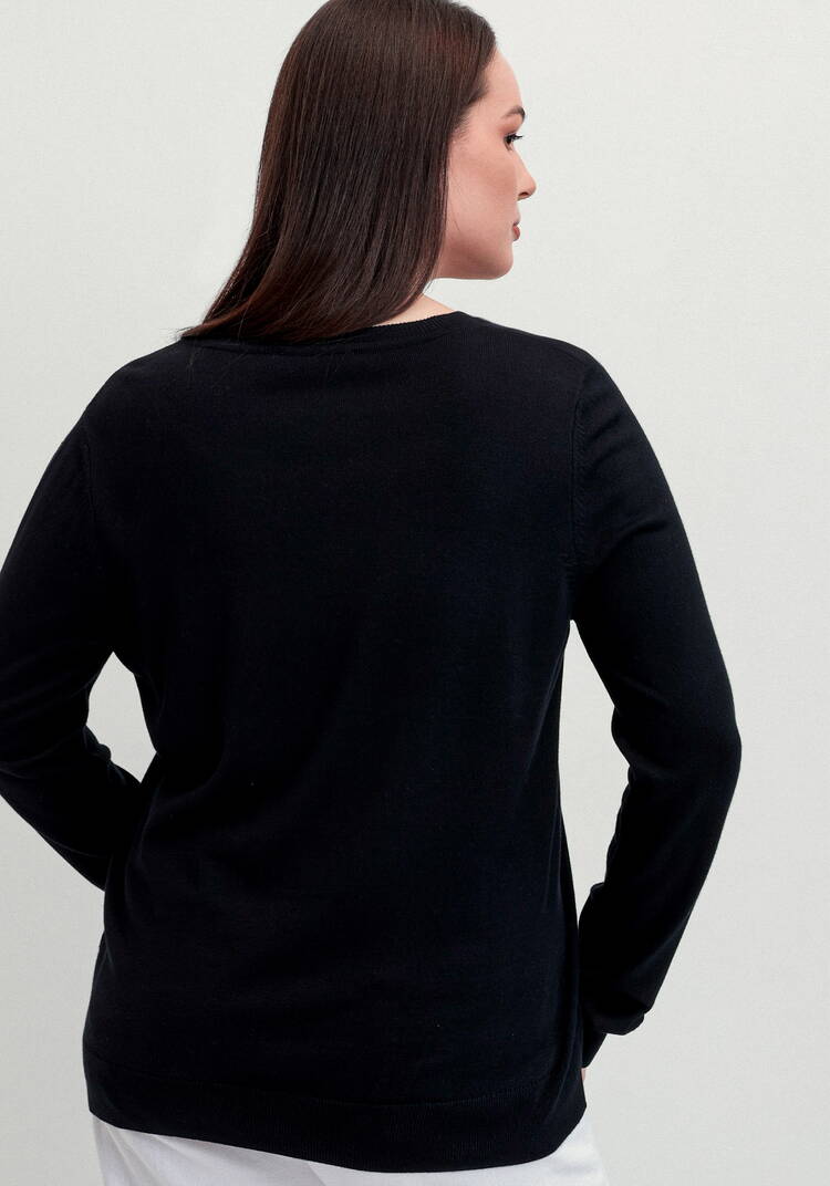 Джемпер с V-образным вырезом и рисунком шир.  750, рис. 18