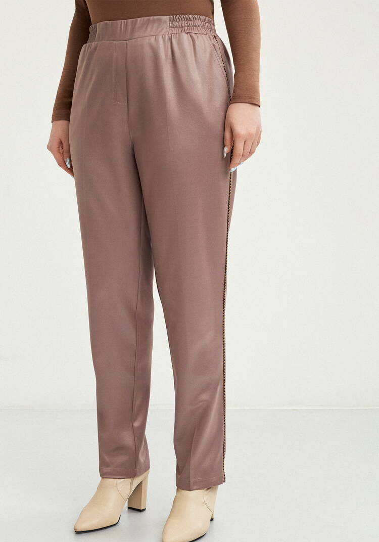 Брюки прямые с кантами по бокам шир.  750, рис. 19